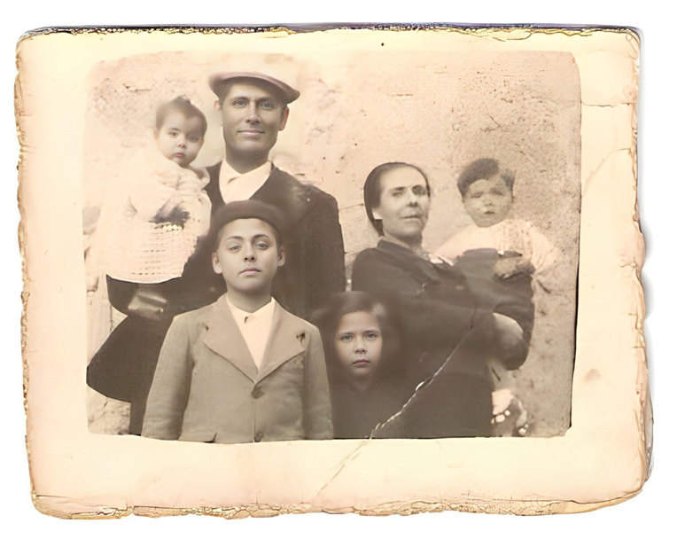 Casimiro Ortega y María Almendros con cuatro de sus hijos. 
(Cortesía de Mercedes Ortega Rubio).
